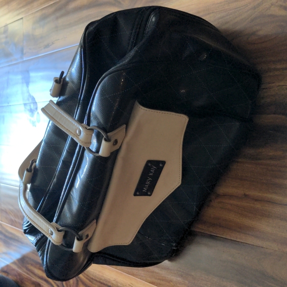 Mary Kay Duffle Bag - Picture 3 of 3